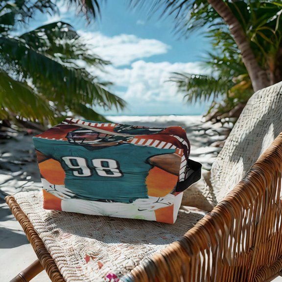 This Jalen Carter travel cosmetic bag is functional, high-quality, and perfect for travel.