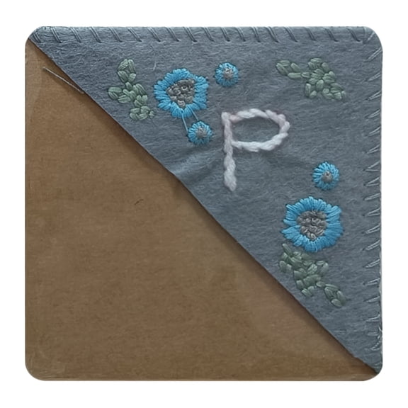Thsue Personalized Hand Embroidered Corner Bookmark, Hand Stitched Felt Corner Letter Bookmark, Felt Triangle Bookmark, Cute Flower Letter Embroidery Bookmarks for Book Lovers