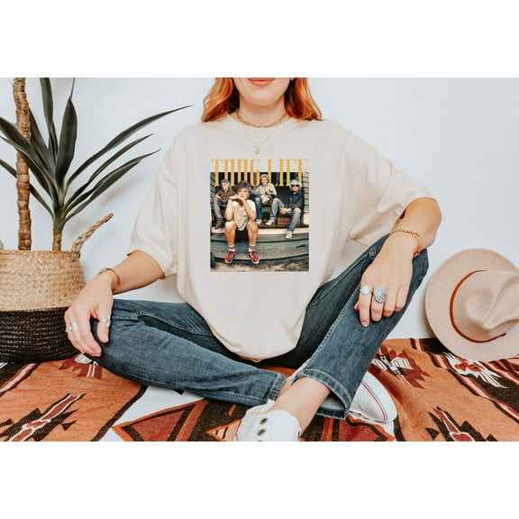 Thug Life Retro Crew Graphic Tee – Funny Vintage 80s-Inspired Shirt – Gift for Classic TV Fans