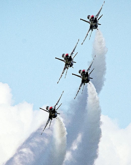 Thunderbirds Perform Diamond Bottom Up Pass Style - A - 24x36 Inch ...