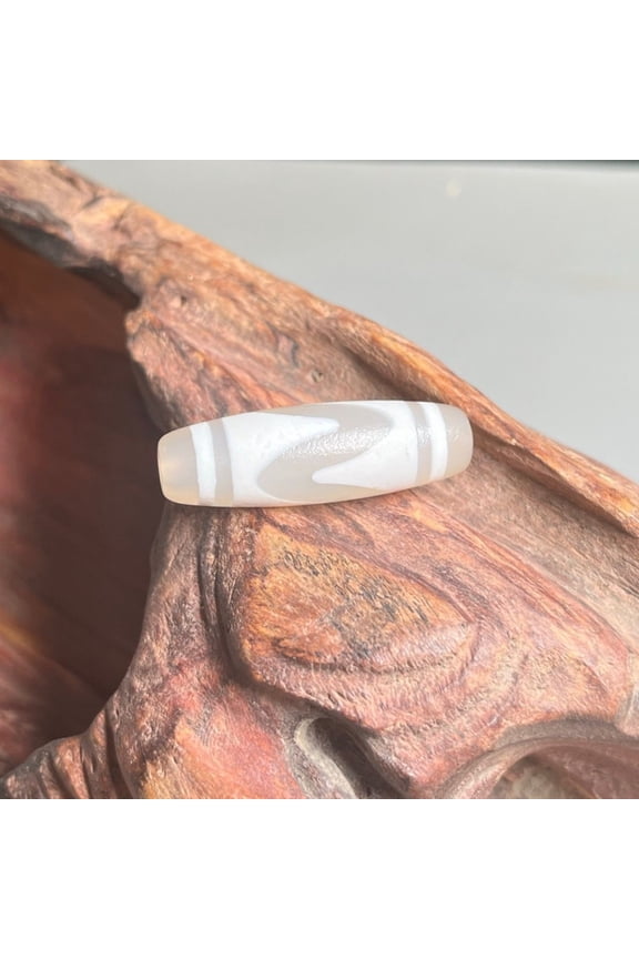 Tibetan Nine Eye Dzi Bead Pendant Single Bead Tiger Tooth Pattern Snowy Style Amulet Necklace Spiritual Jewelry