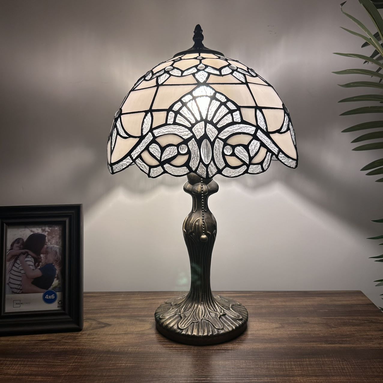 White Stained Glass Baroque Table Lamp with Bronze Base