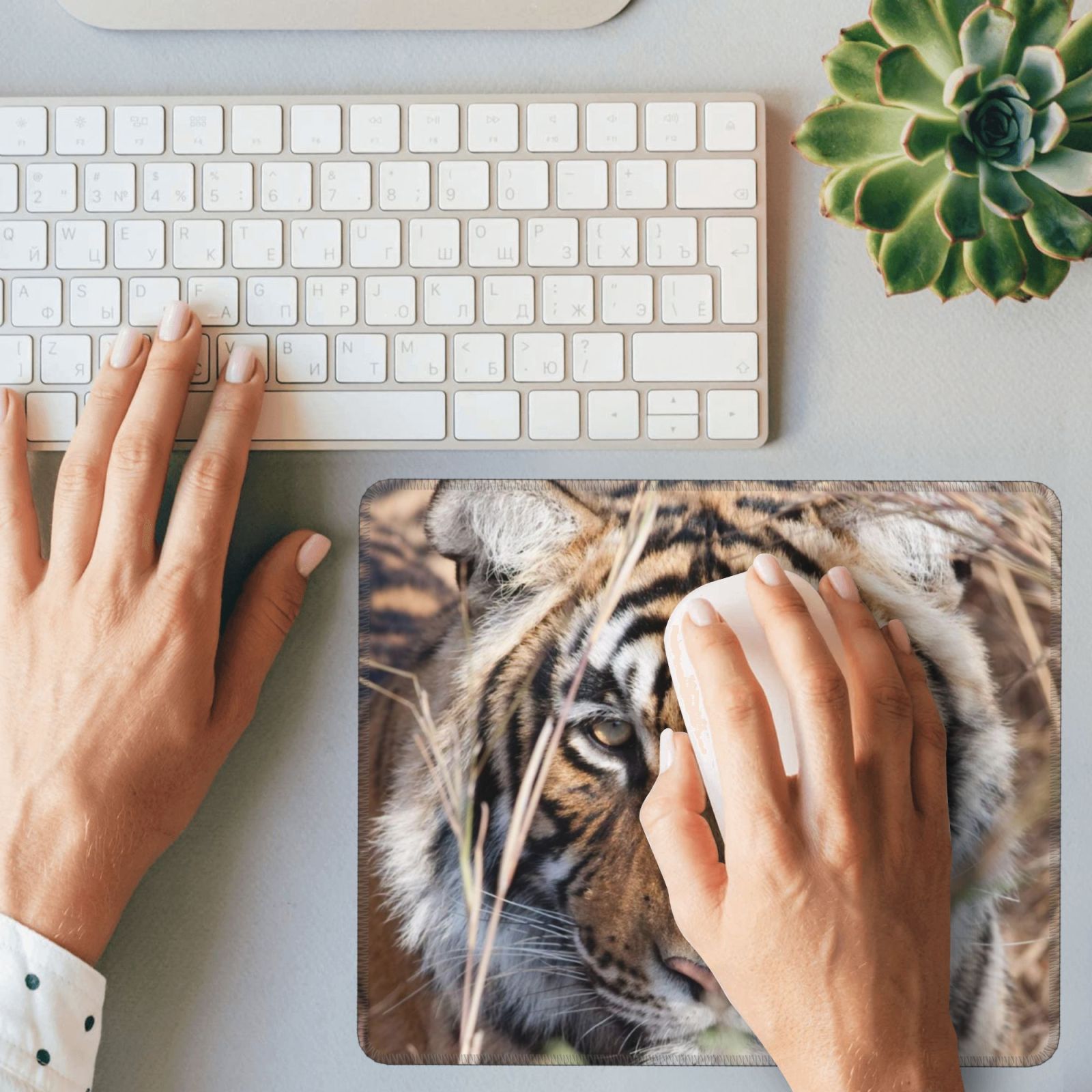 Tiger Hiding Tall Grass Print Rubber Lock Edge Mouse pad, Office Desk