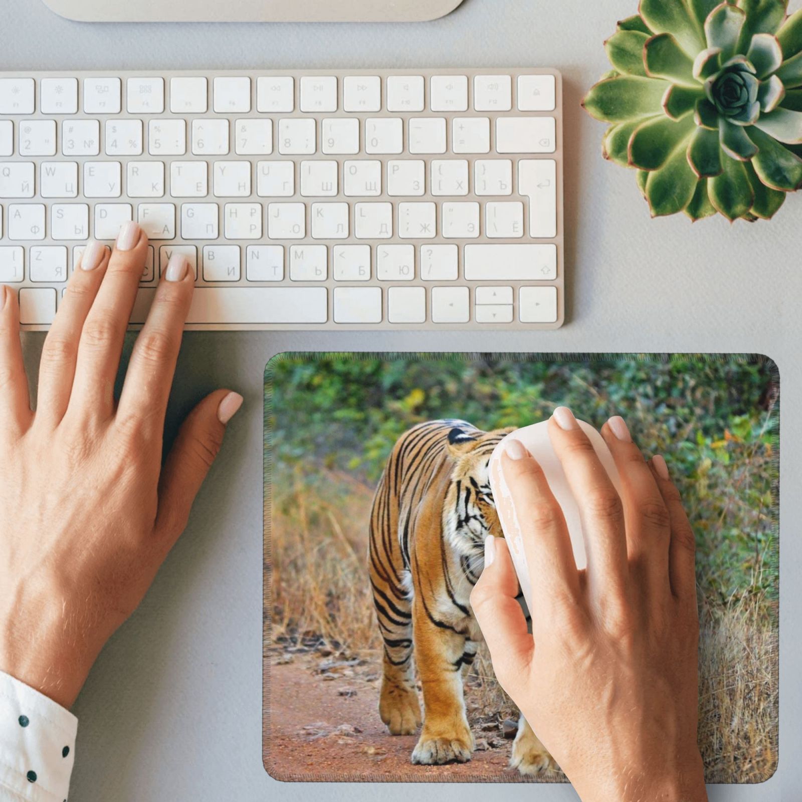 Tiger Walking Dirt Path Print Rubber Lock Edge Mouse pad, Office Desk