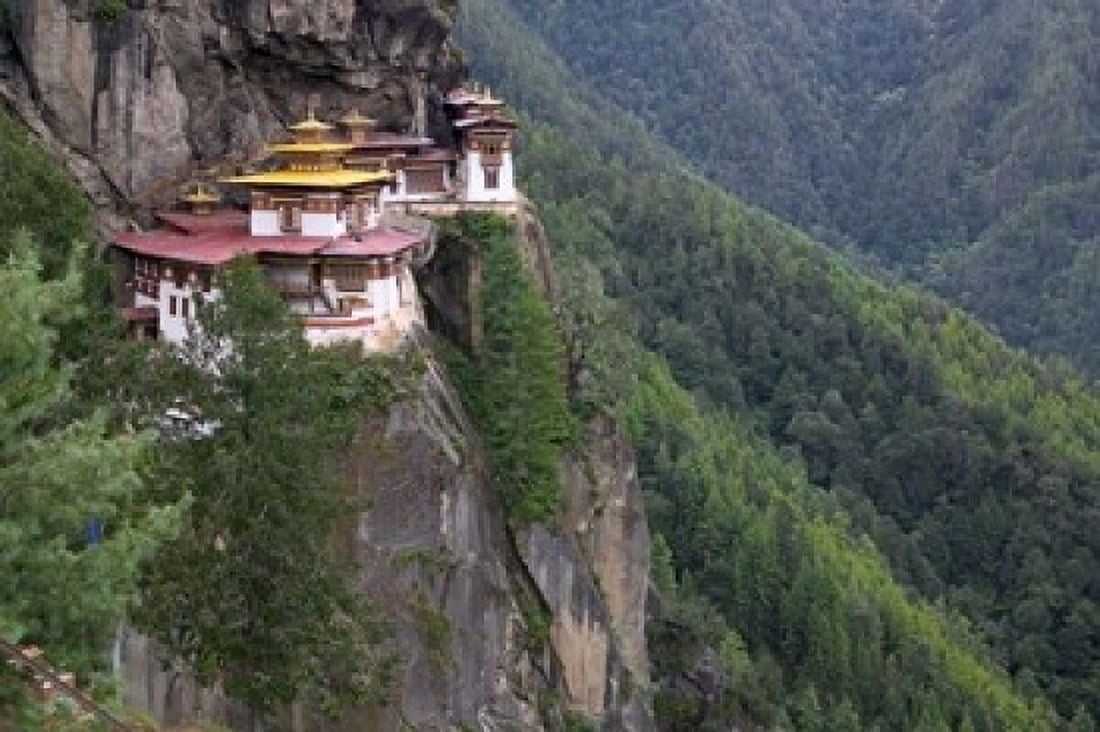 Tigers Nest Dzong Perched on Edge of Steep Cliff Paro Valley Bhutan Canvas Art - Keren Su DanitaDelimont (17 x 11)