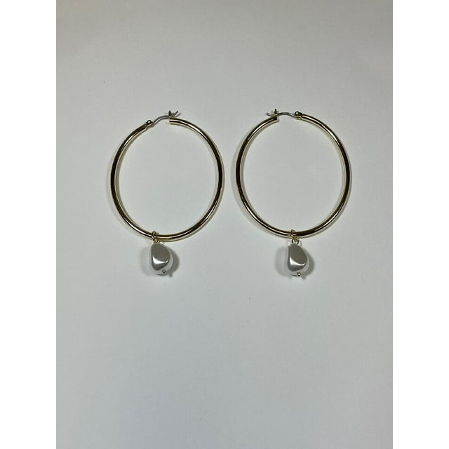 Time and Tru Women's Simulated Pearl and Gold Tone Hoop Earring, 1 Pair