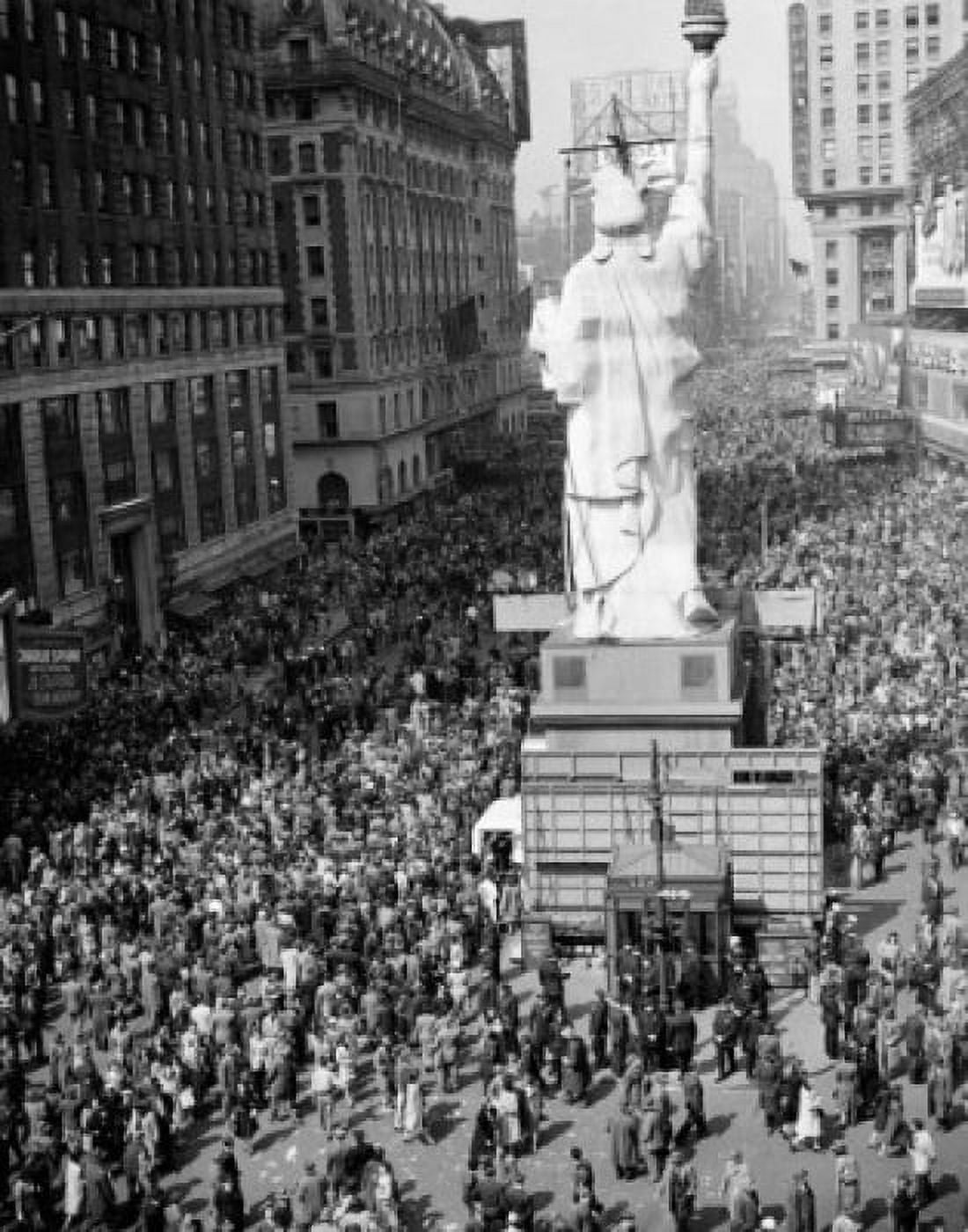 Times Square New York City USA Canvas Art - (18 x 24)