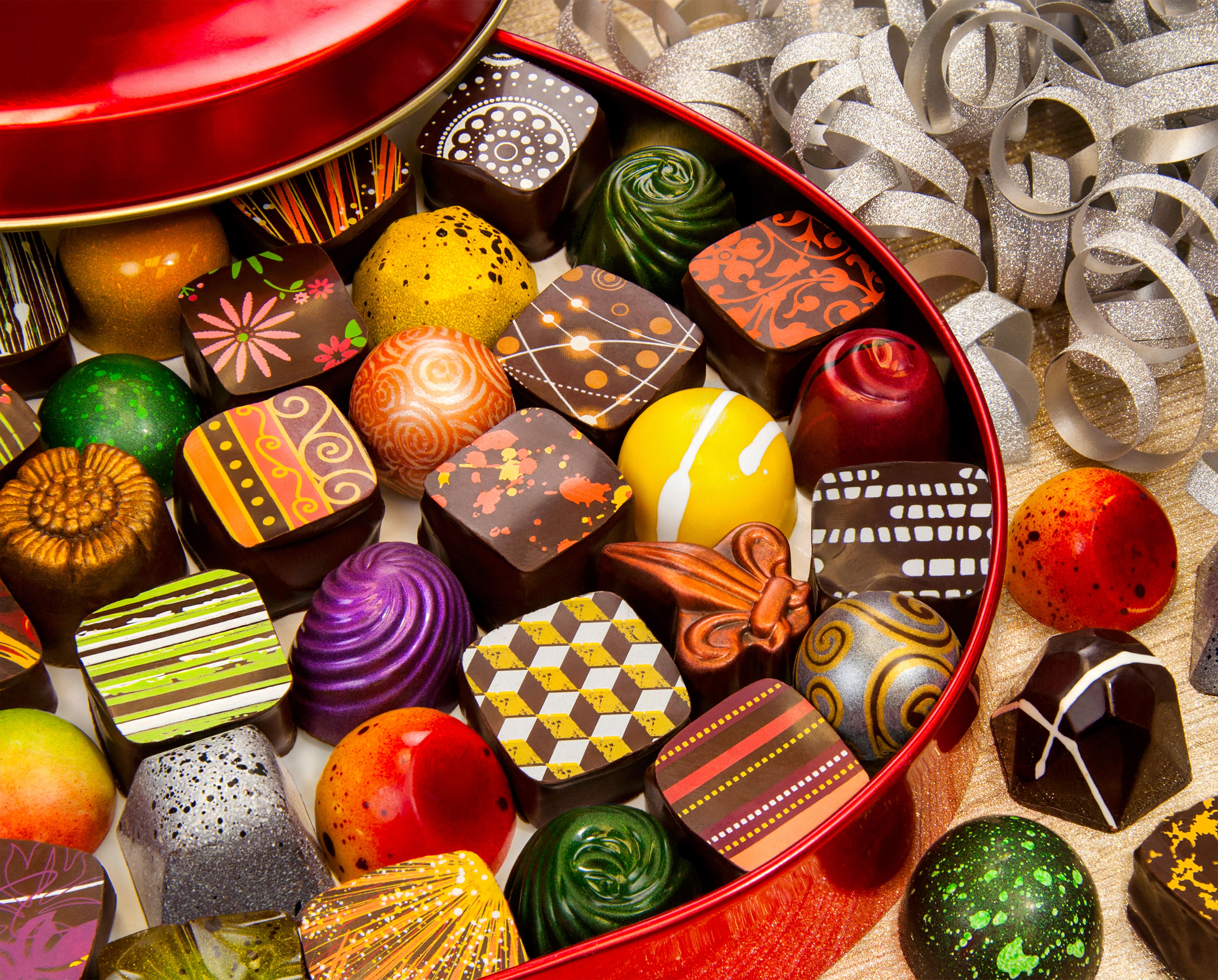Springbok's 2000 Piece Jigsaw Puzzle Tin of Treats