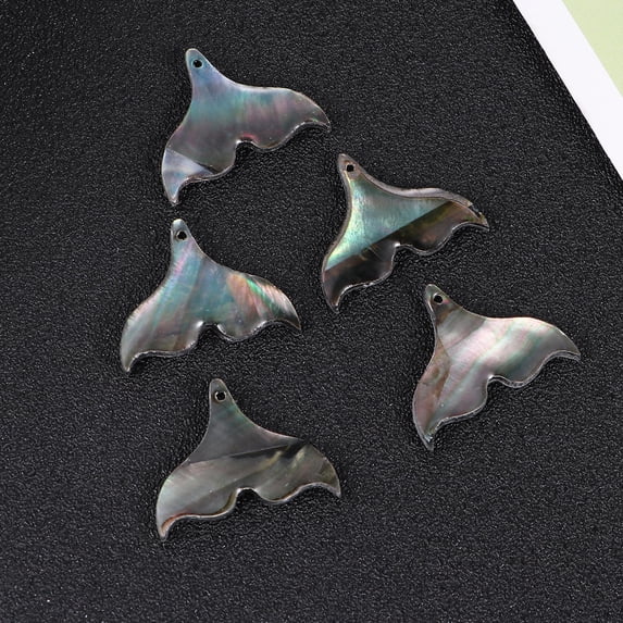 Tineasur 10Pcs Black Shell Pendant Parts Lightweight Jewelry Accessories for DIY Necklace Making