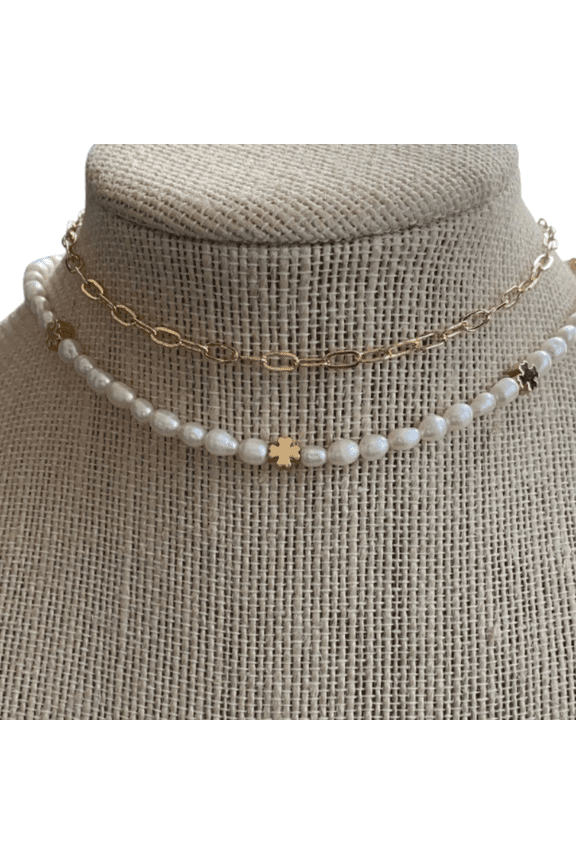 Tiny Clover Pearl Necklace gold and white