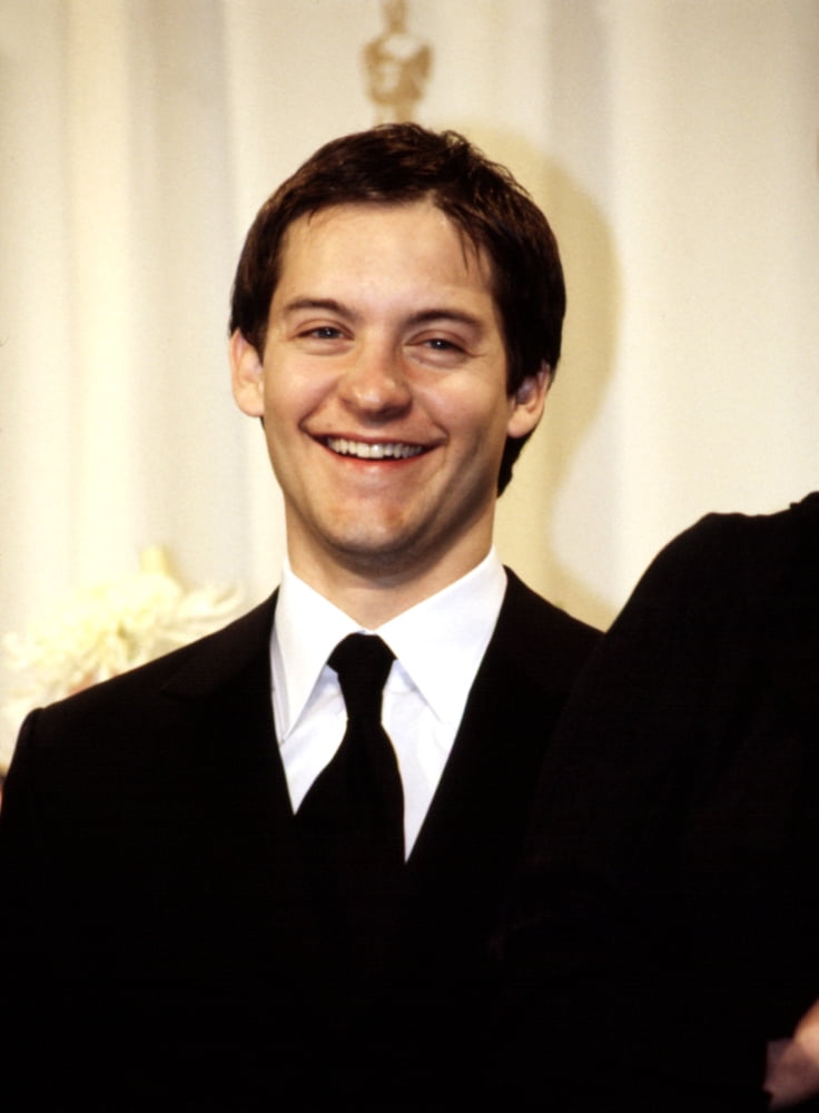 Tobey Maguire At The Academy Awards Canvas Art - (16 x 20)