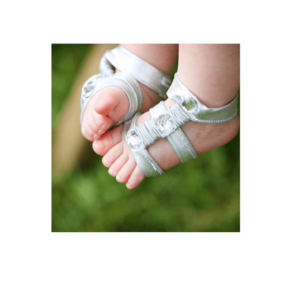 ToeBlooms Infant Girls Fabric Glamorous Silver Shoes Sz 0-12 Months Gift Box