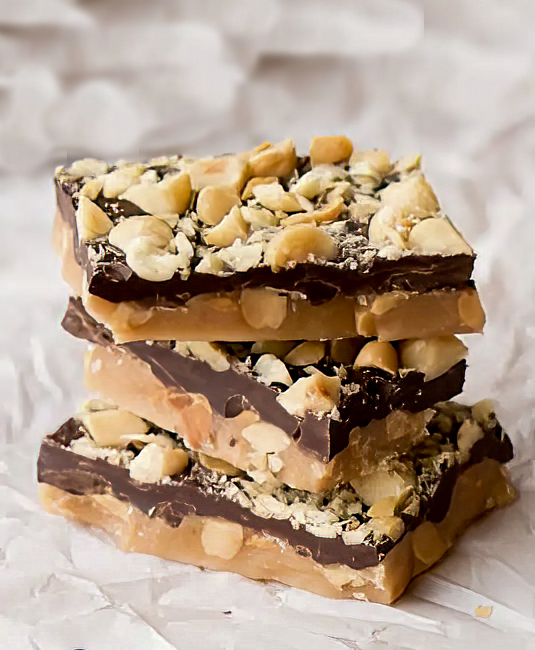 Toffee with Macadamia Nuts and Sea Salt 16oz