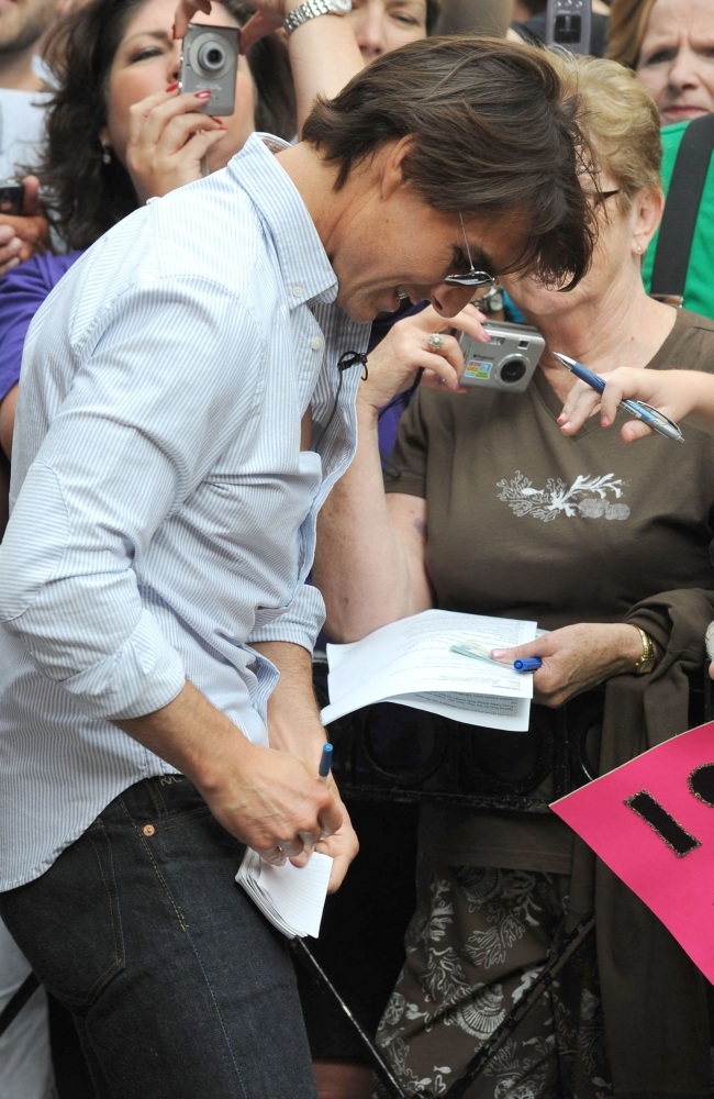 Tom Cruise At Talk Show Appearance For Good Morning America (Gma) Celebrity Guests, , New York, Ny June 22, 2010. Photo By Kristin CallahanEverett Collection Celebrity (8 x 10) - image 1 of 1