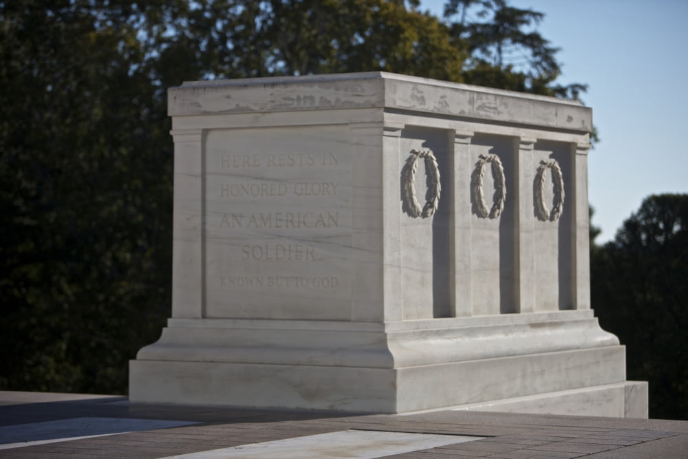 Tomb of the Unknown Soldier Arlington National Cemetery Canvas Art - Terry MooreStocktrek Images (18 x 12)