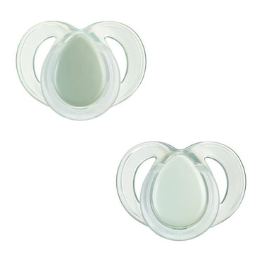 Tommee Tippee Night Time Glow in the Dark Pacifiers |  6-18 months, 2 Count | Symmetrical Design, BPA-Free Silicone