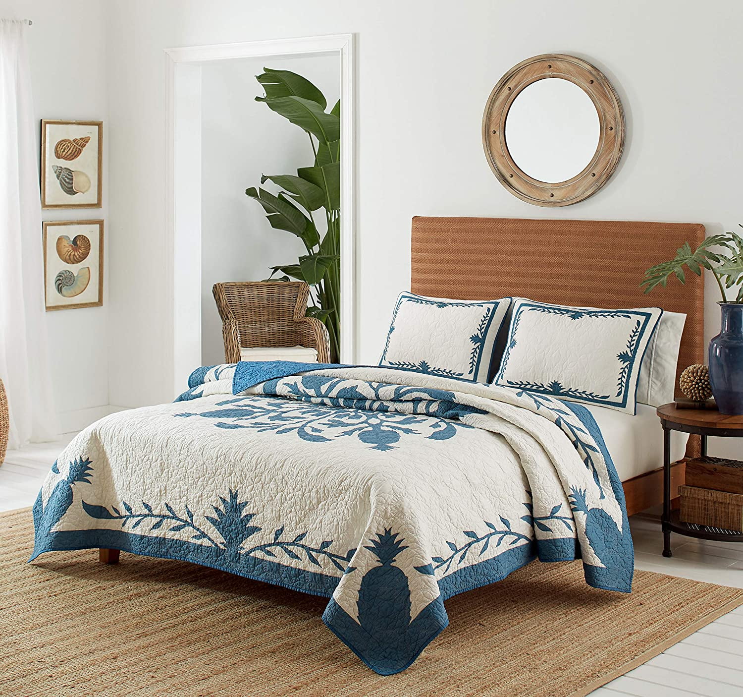 Island Breeze Blue and Beige Cotton Reversible Full/Queen Quilt Set