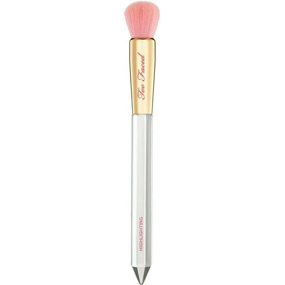 Too Faced Diamond Light Highlighting Brush