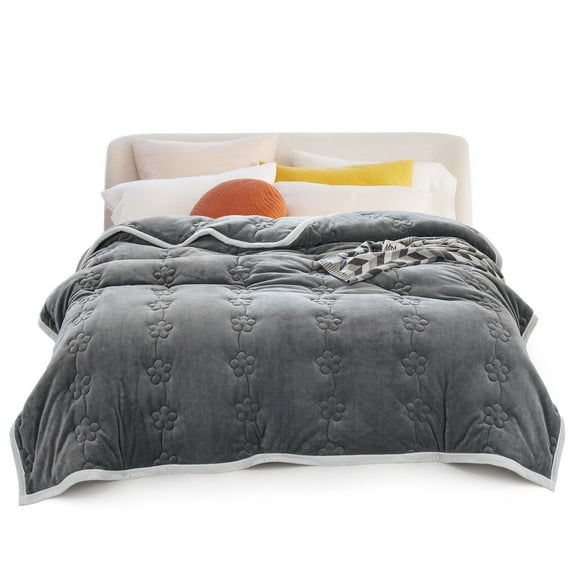 Topchances All Season Comforter, Plum Blossom Pattern Quilted Down Alternative Comforter, Three Layers Folder Cotton Quilt Soft Hotel Comforter (Grey, 70*79 inch)