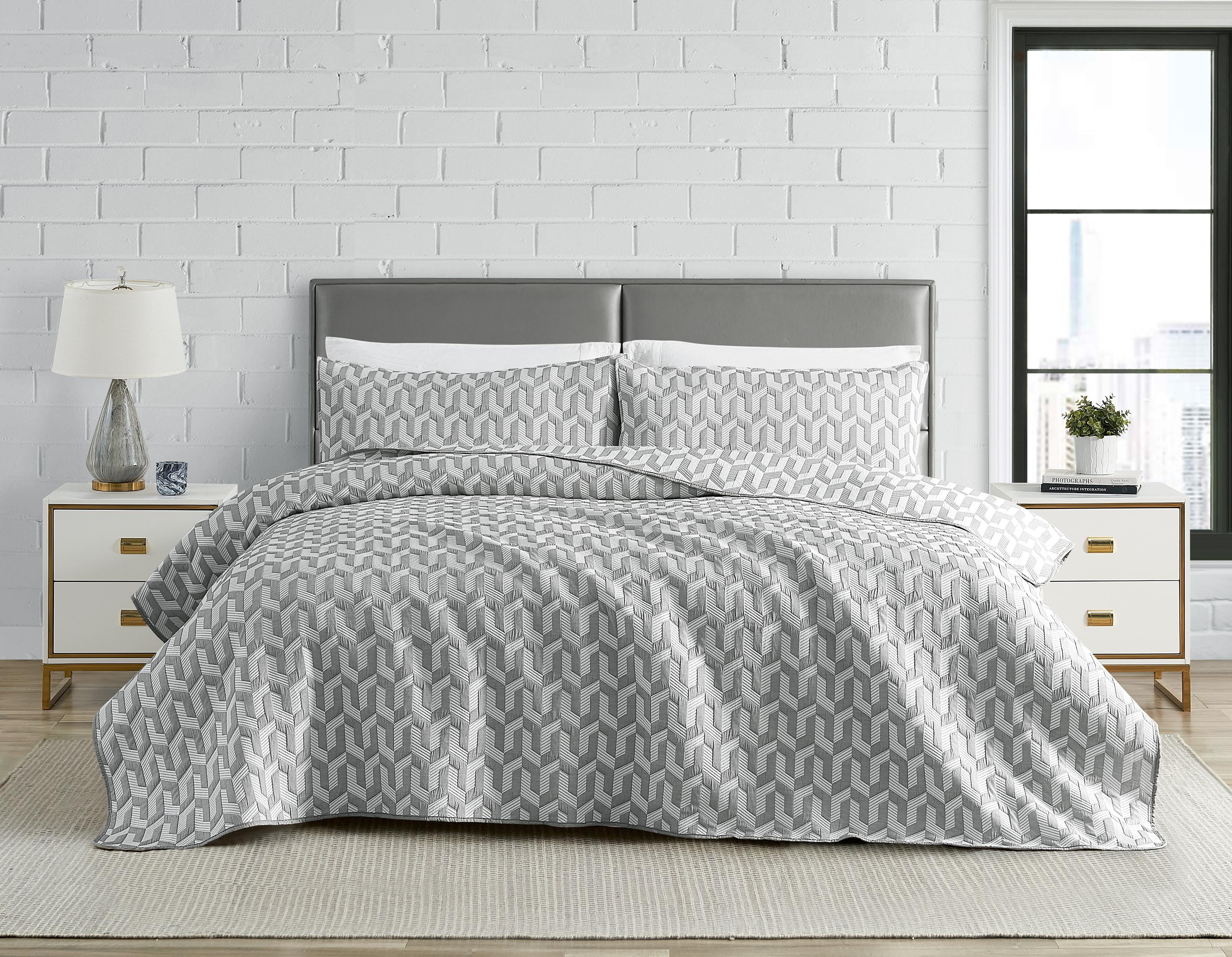 Torino Geo Grey 3-Piece Soft Woven Matelasse Reversible Jacquard Cotton Blend Quilt Set - Full/Queen