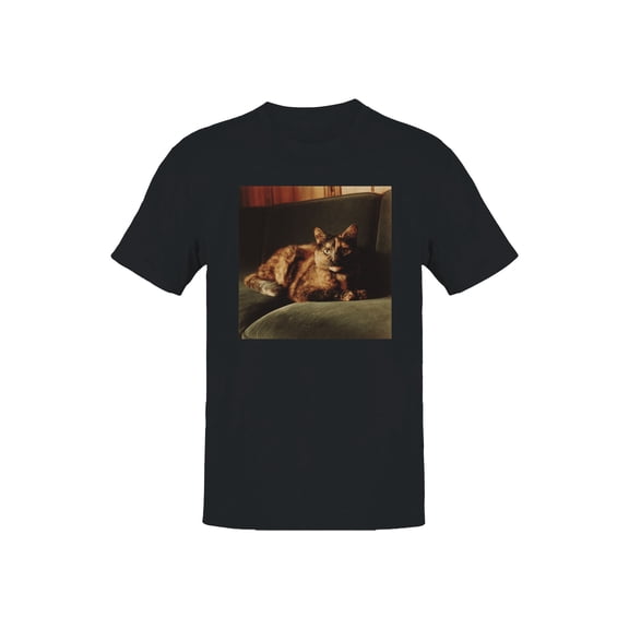 Tortie Cat on Velvet Sofa Men's T-shirt