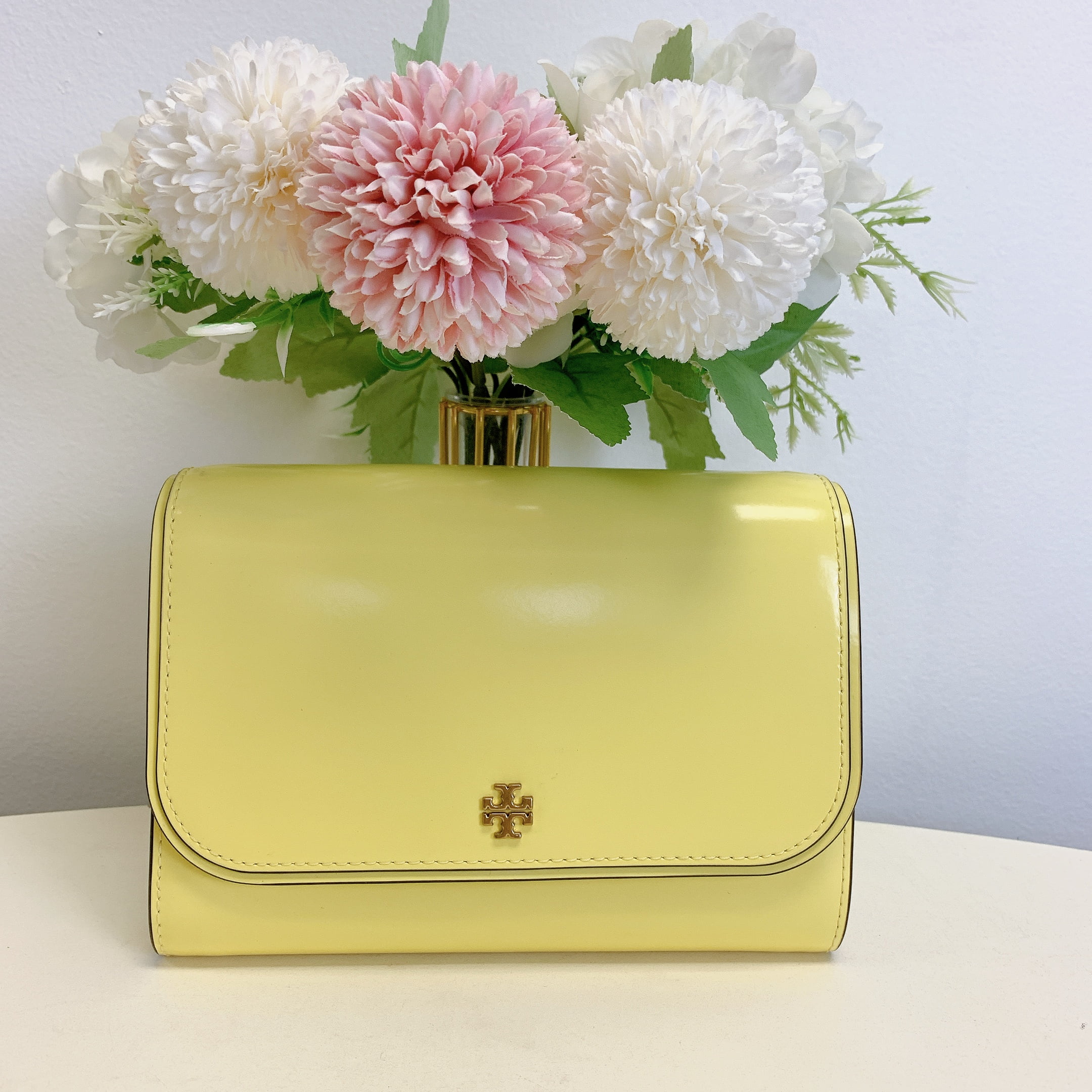 TOTEME 251WAS0179LE0012001 関税送料込 Tory Burch 139427 Emerson Patent Chain Wallet IN VINTAGE