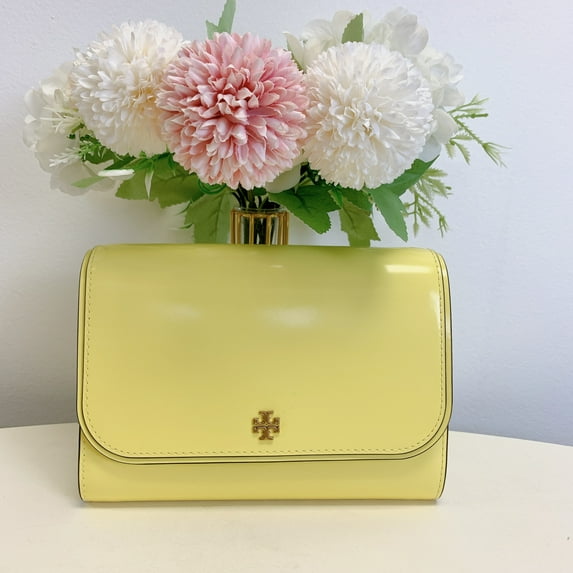 Tory Burch 139427 Emerson Patent Chain Wallet IN VINTAGE LEMON