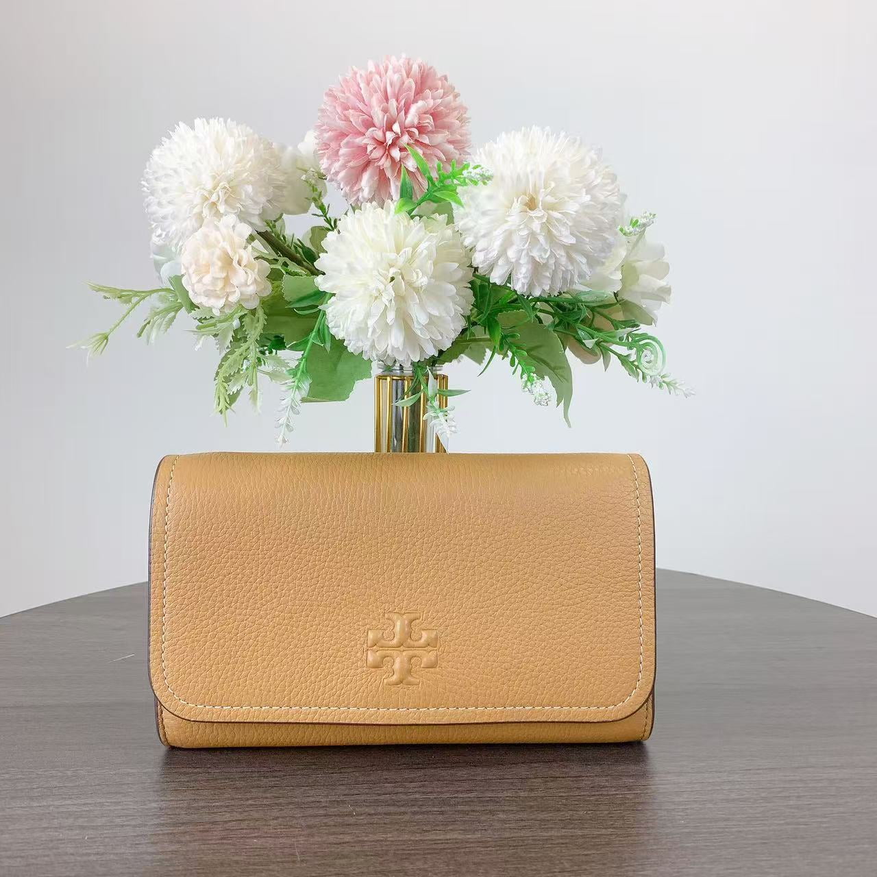 トリーバーチ ▸◂ TAYLOR FLAT WALLET CROSSBODY Tory Burch Women's Thea Flat Wallet Crossbody (Black): Handbags