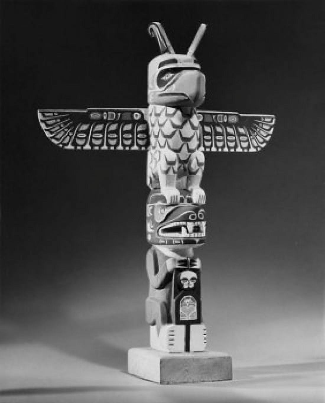 Totem Pole Canada Canvas Art - (24 x 36)