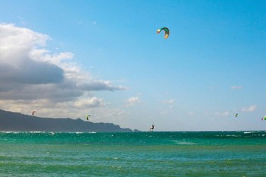 Tourists kiteboarding in the ocean Maui Hawaii USA Canvas Art - Panoramic Images (36 x 24)