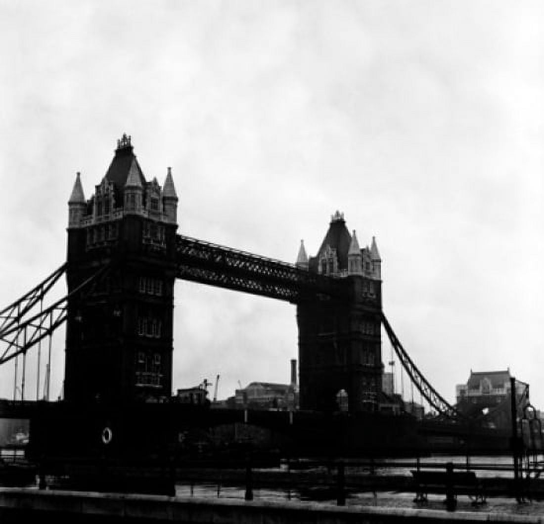 Tower Bridge London England Canvas Art - (18 x 24)