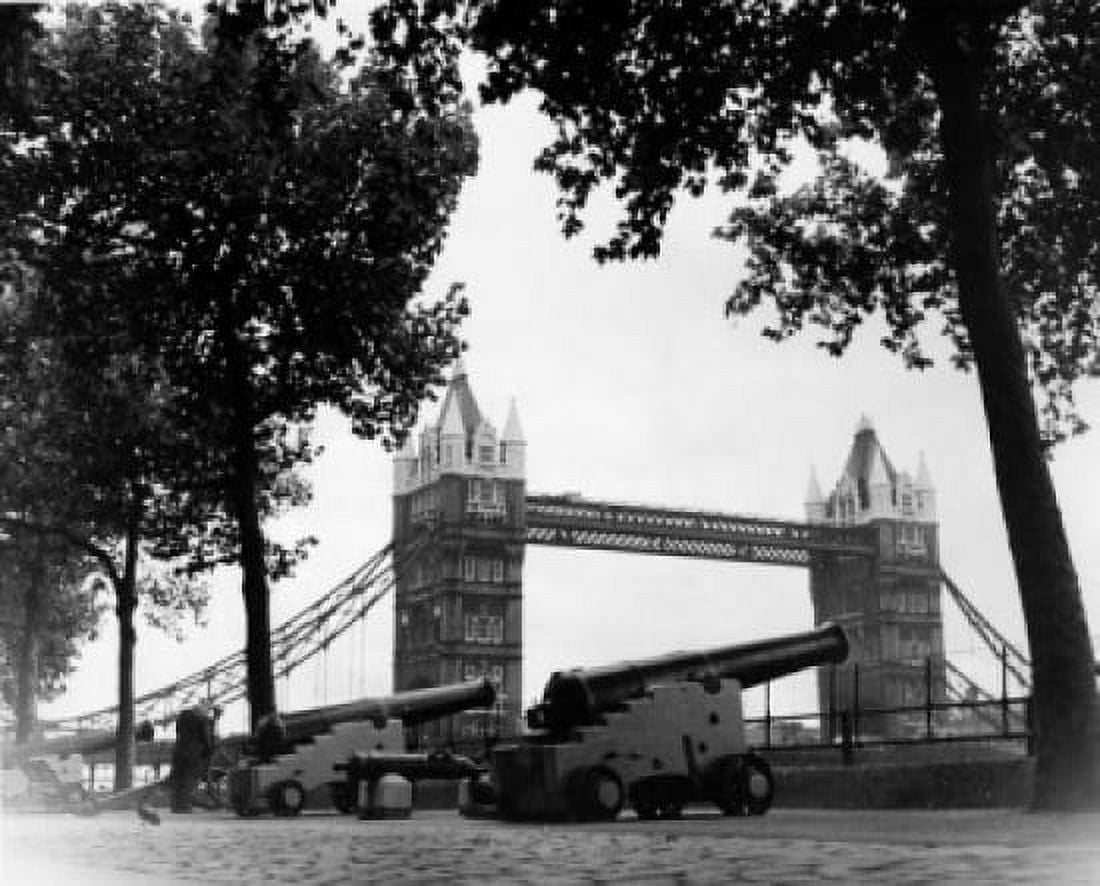 Tower Bridge London England Canvas Art - (18 x 24)