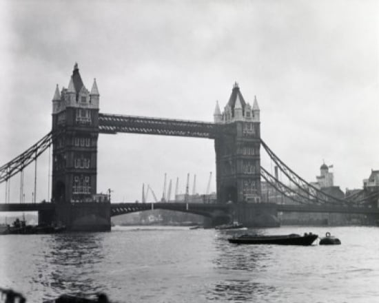 Tower Bridge London England Canvas Art - (24 x 36)