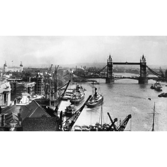 Tower Bridge Over The Thames River History (24 x 18)