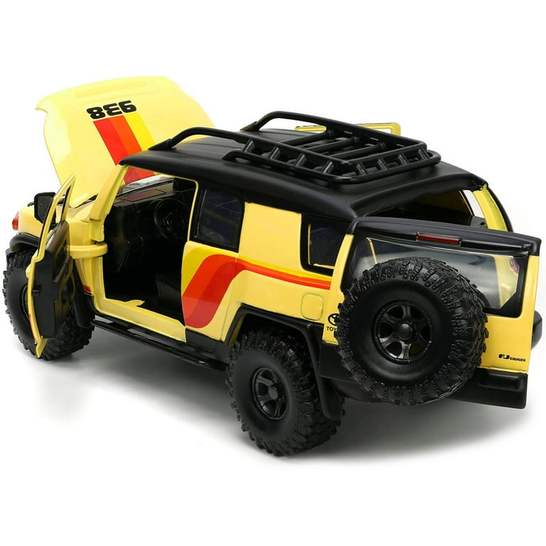 Just Trucks 1:24 Toyota FJ Cruiser with Rack Die-cast Car Yellow
