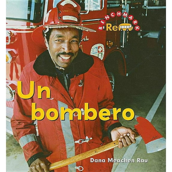 Trabajos En Pueblos Y Ciudades (Jobs in Town): Un Bombero (Firefighter) (Hardcover)