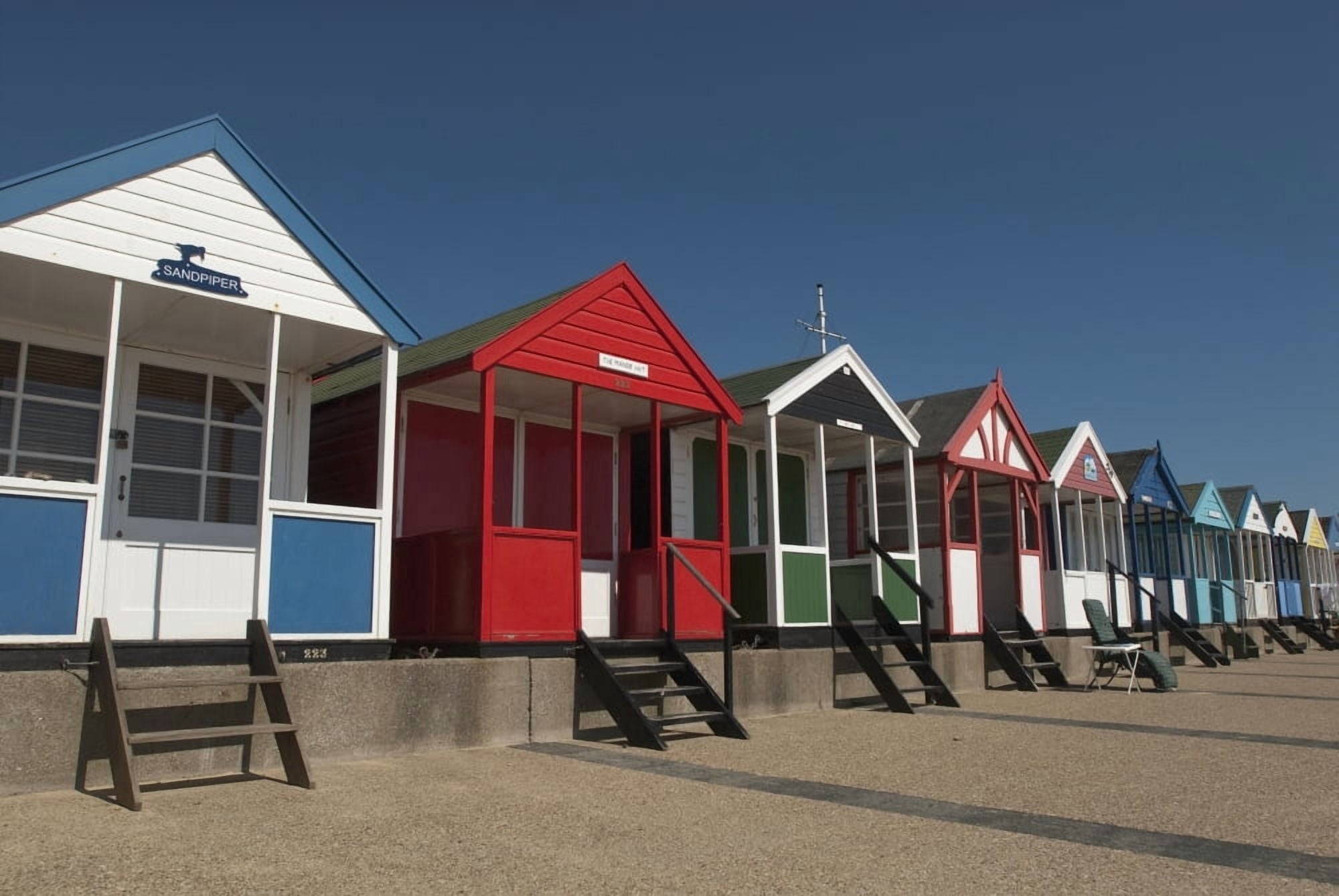 Traditional beach huts on the seafront at Southwold Suffolk UK Canvas Art - David Potter Design Pics (18 x 12)