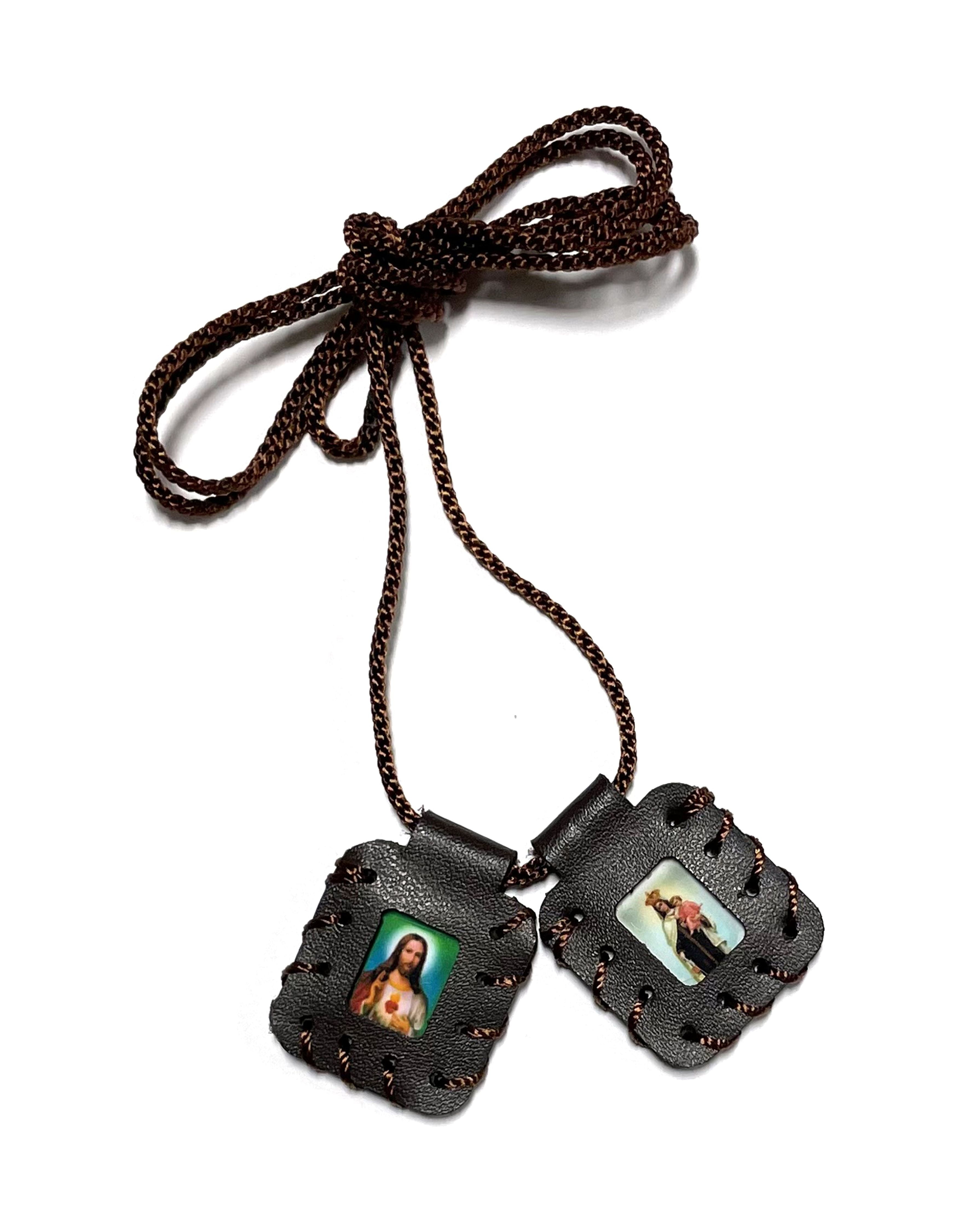LUCES DE MARIA Traditional leather scapular of Our Lady of Mt Carmel, Escapulario de cuero tradicional de La Virgen del Carmen