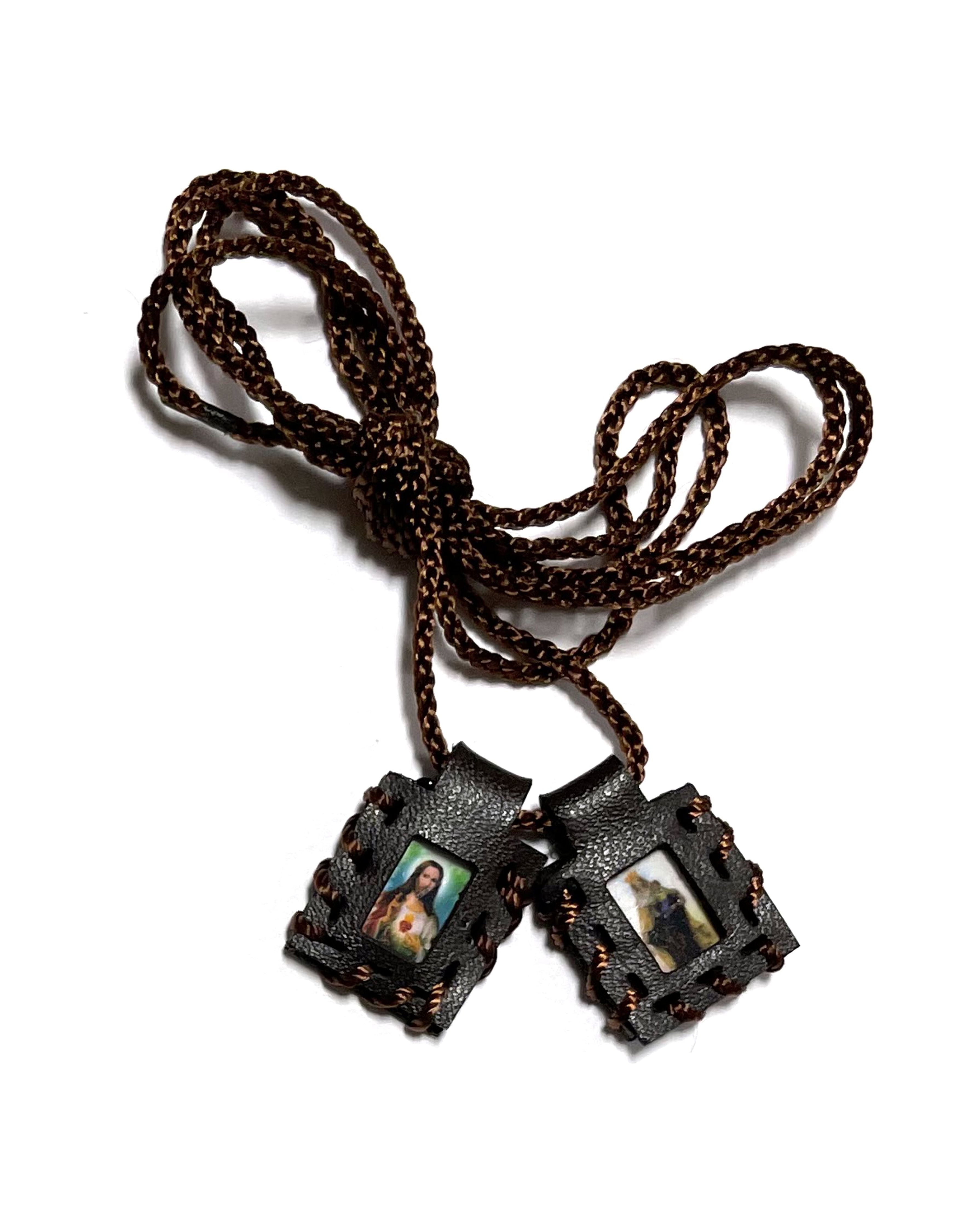LUCES DE MARIA Traditional leather scapular of Our Lady of Mt Carmel, Escapulario de cuero tradicional de La Virgen del Carmen