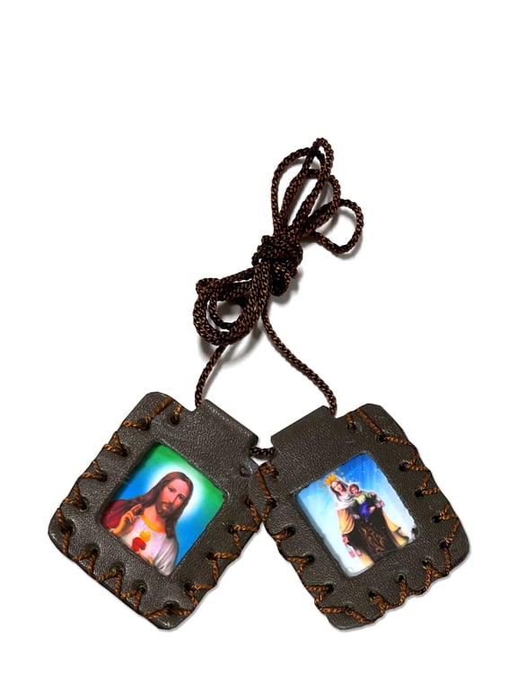 Traditional leather scapular of Our Lady of Mt Carmel, Escapulario de cuero tradicional de La Virgen del Carmen