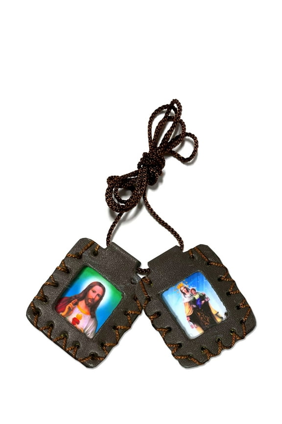 Traditional leather scapular of Our Lady of Mt Carmel, Escapulario de cuero tradicional de La Virgen del Carmen