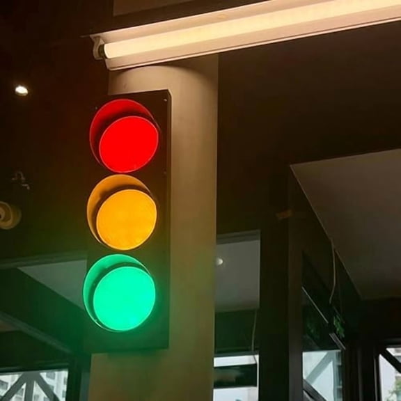 Traffic Light Wall Decor, Red/Green/Yellow, Traffic Lamp Wall Light, Remote Control Retro Kids Bedroom Stop Lamp, for Home Office Bar Garage Car Room Decor$$Tools & Hardware Other