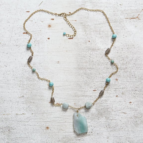 Tranquil Isle Green Stone and beads Necklace & Gift Tin