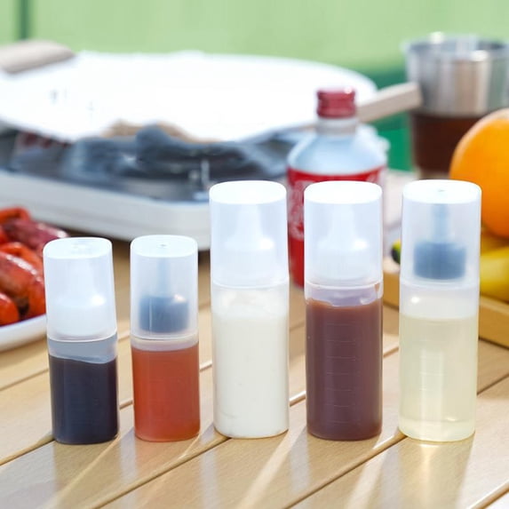 Transparent Squeeze Bottle for Sauces and Condiments with Measuring Scale, Plastic Dispenser for Oil, Vinegar, Ketchup and Mustard, Kitchen and Restaurant Use