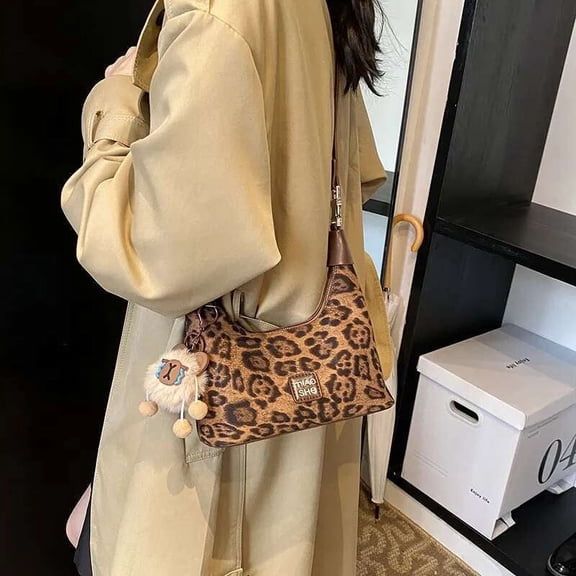 Trendsetting Female Fashion Leopard Compact Purse - Versatile Shoulder & Slouch Crossbody Bag