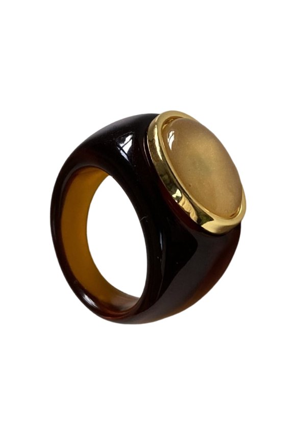 Trendy Resin Ring Transparent/Amber Shade Comfortable Fit for Fashionable Women