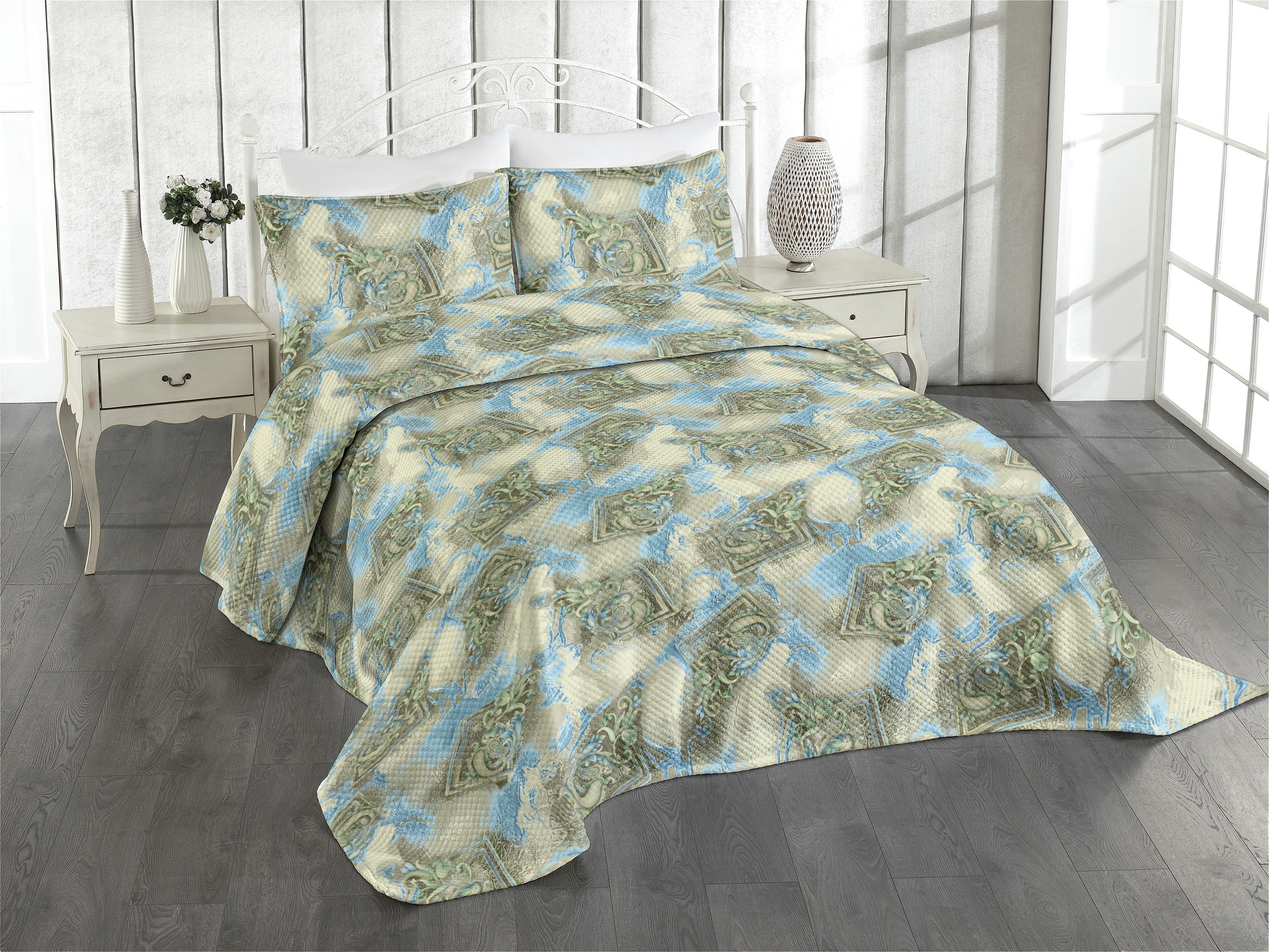 Tribal Bedspread, Ethnic Themed Repeating Pattern Folk Paisley Details