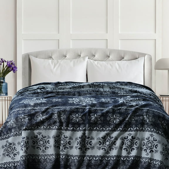 Tribeca Living  German Yarn Dyed Organic Cotton Soft and Cozy Oversized Blanket Queen - Snowflakes Navy