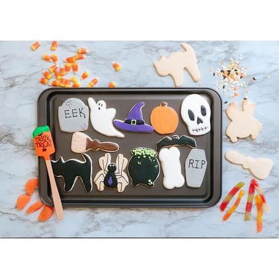Handstand Kitchen Trick or Treat Deluxe Cookie Decorating Set