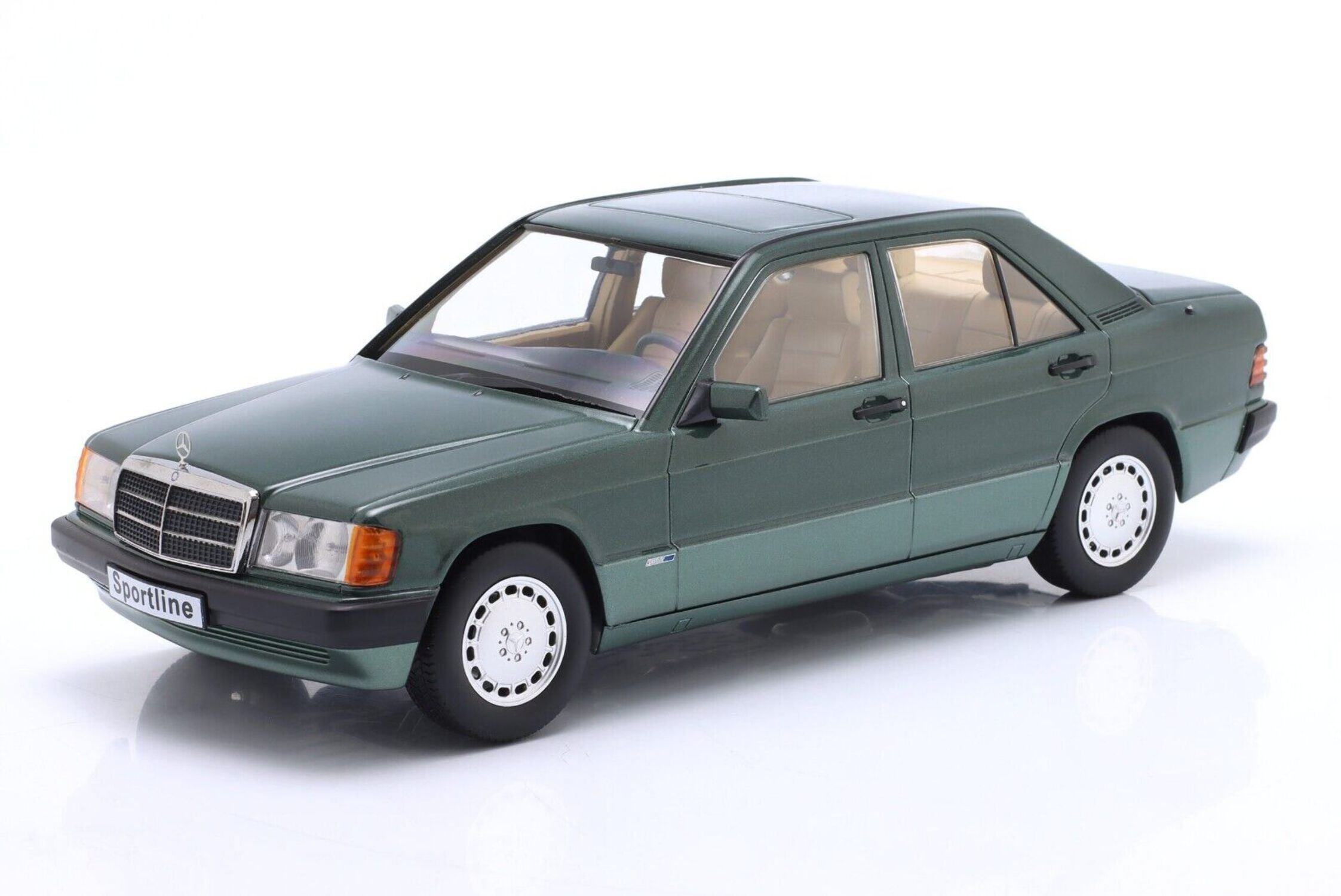Triple9 1:18 Mercedes-Benz 190E 2.3 Sportline (W201) 建設年